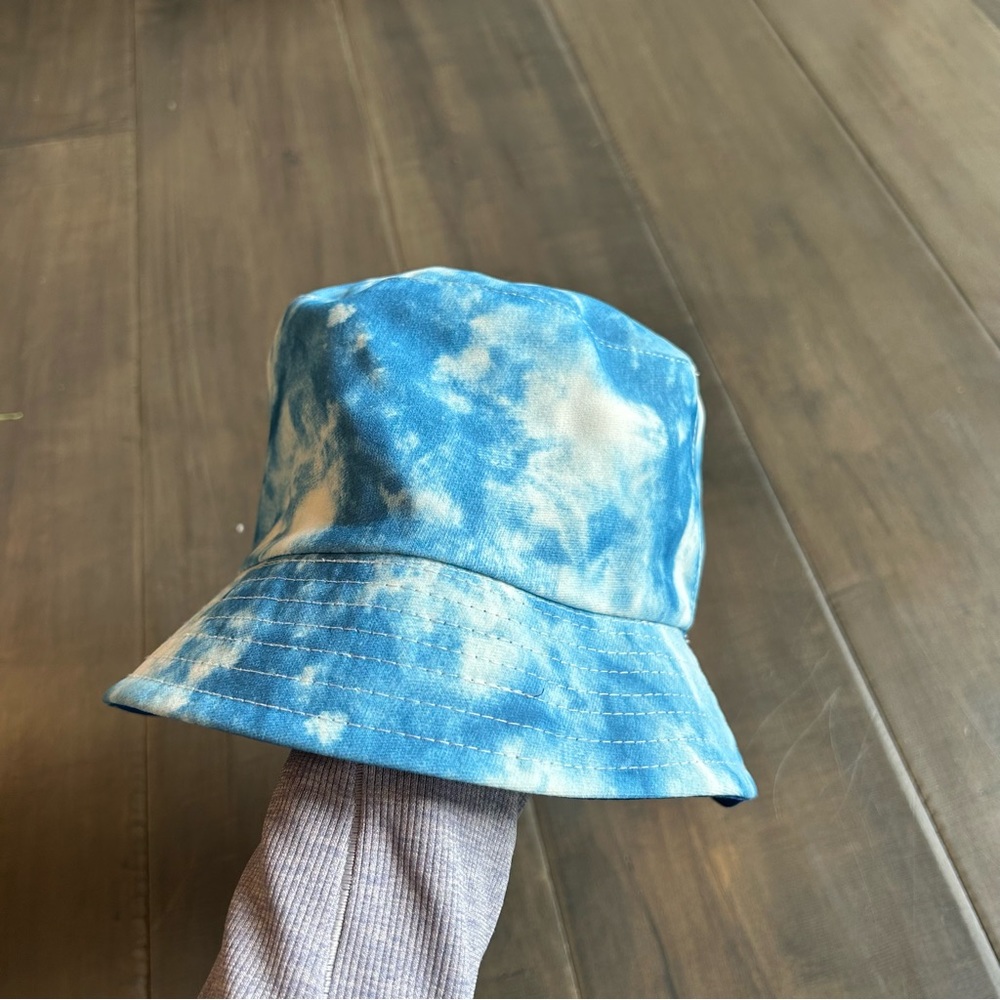 Blue tie dye bucket hat